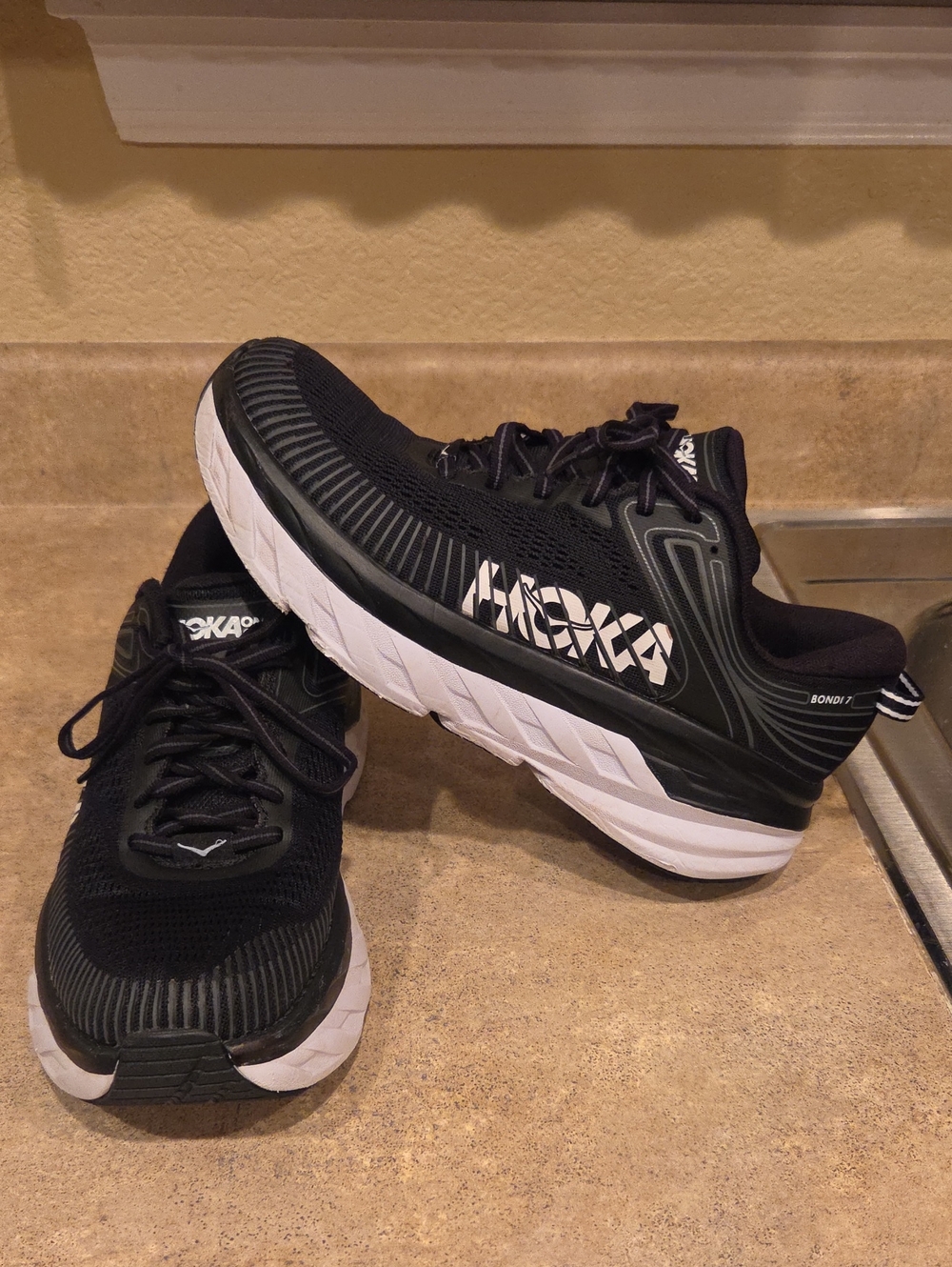 Hoka One One Women's Bondi 7 Running Shoes - Black/White
